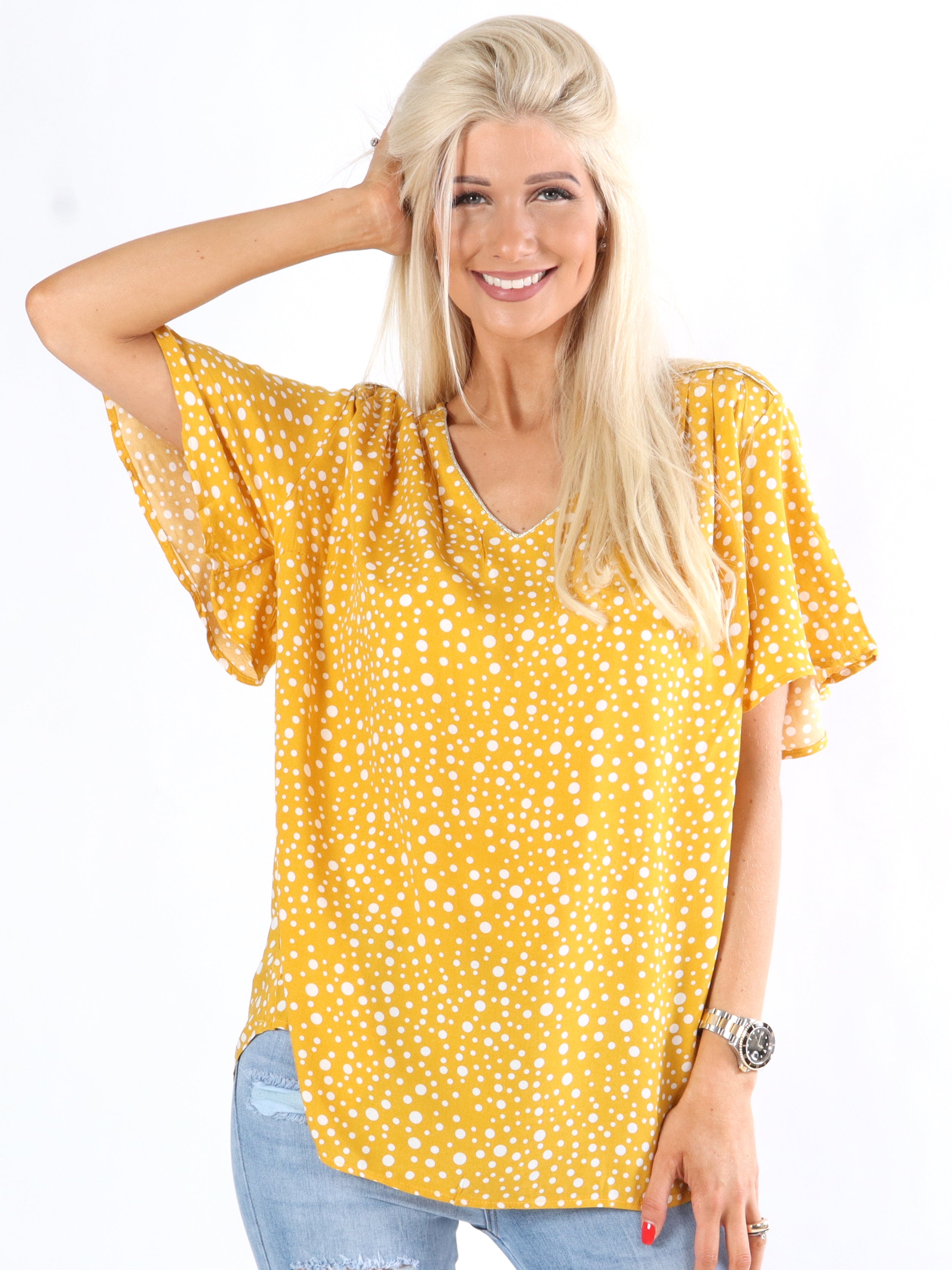 Leslie - Svart blus med prickar och söta ärmar